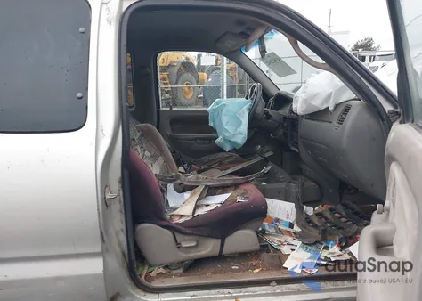 2001 Toyota Tacoma из США, поврежденный, VIN 5TEVL52N41Z870953